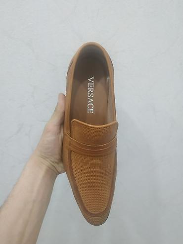 Ayaqqabılar: Ayaqqabı Versace, Türk malıdır. İçi çölü deridir. Ölçü 39 — 5