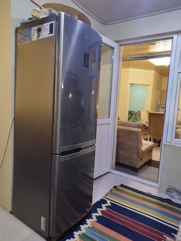 Uzunmüddətli kirayə mənzillər: Tam mebellı mənzil interyeri - Zal: Yumşaq künc divan dəsti, əlavə — 11