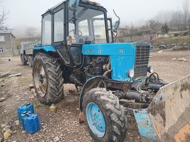 Traktorlar: Belarus 82.1 traktor – ön bıçaqlı (buldozer tipli) Xüsusiyyətlər: - — 3