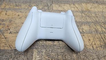 xbox seri s: Xbox Series S oyun konsolu dəsti. Dəstə daxil olanlar: - Xbox Series — 4
