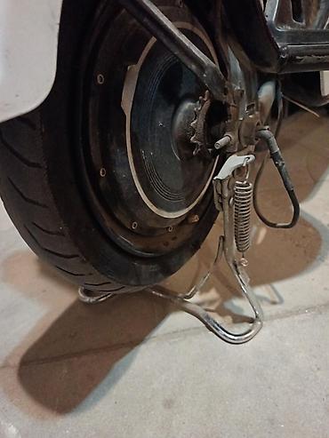 teker satşı: Elektrik skuter/moped - Şəhər daxili rahat hərəkət üçün elektriklə — 2