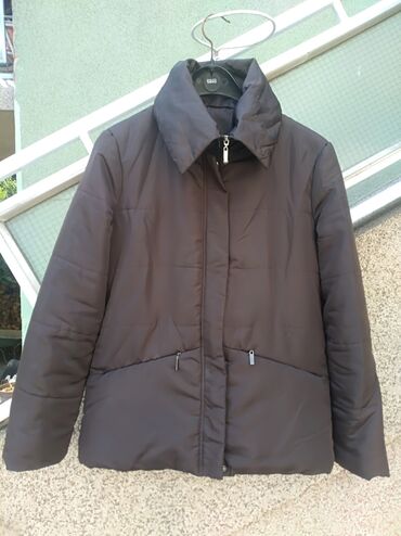 zenske jakne za zimu: Braon zenska jakna odgovara 40/42 ramena 42 rukavi 62 obim grudi 108