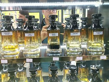 Ətriyyat: • Paco Rabanne – Invictus • Mancera – Red Tobacco • Rosendo Mateu – — 5