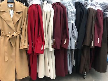 Kaputi: Kaput 
60% polyster. 40% viscose
 36.38.40.42. 
Cena 5900 din — 1