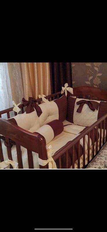 Детские кровати: Новая кровать, почти не пользовались, дерево прочное, бортики и матрас