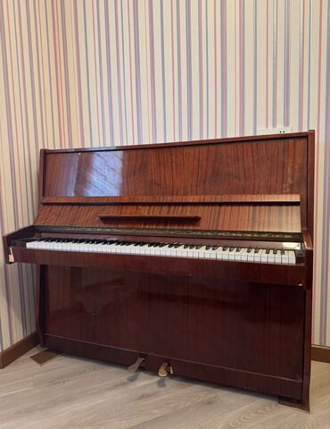 Piano "Oktava" "Oktava" akustik piano 2 pedallı. Köklənməyə ehtiyacı