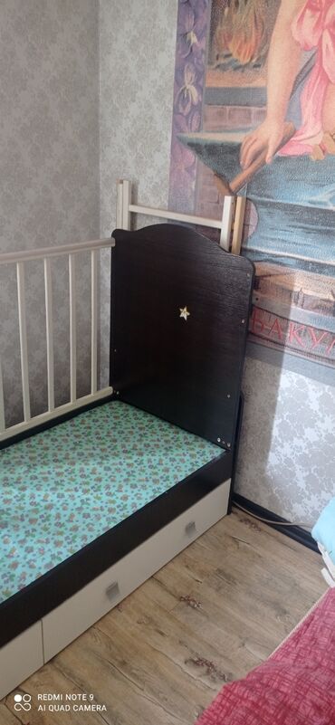 Детская мебель: Продаю детскую кроватку-трасформер в полном комплекте. Чистая