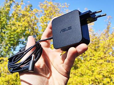Продам оригинальный сетевой адаптер для ноутбуков ASUS. Параметры