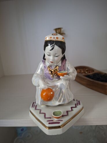 Наборы посуды: Набор столовой и чайной посуды, а также хрустальные вазы/салатники — 6