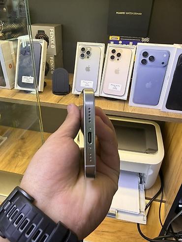 aiphone 14: IPhone 16 Pro, 256 ГБ, белый/светло‑серый цвет. На стикере указана — 5