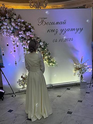 даром платья: Вечернее платье, Длинная модель, С рукавами, Стразы, Перья, S — 3
