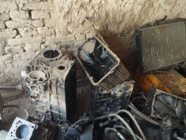 Другие детали для мотора: В продаже коленвалы, блоки в цилиндров, поддоны картера и другие — 3