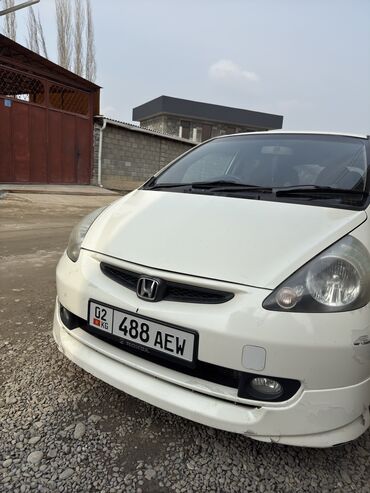 колф 3: Honda Fit: 2007 г., 1.3 л, Автомат, Бензин