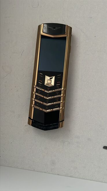 Vertu: Vertu Signature Touch, 2 ГБ, цвет - Золотой, Кнопочный