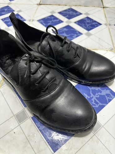 обувь для гор: Туфли 38, цвет - Черный