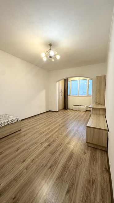 1 комнатная квартира на сутки в оше: 1 бөлмө, 45 кв. м, 106-серия, 7 кабат, Евроремонт