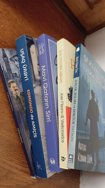 Bədii ədəbiyyat: Bu 5 kitab satılır. (Hamısı birlikdə 26 AZN)