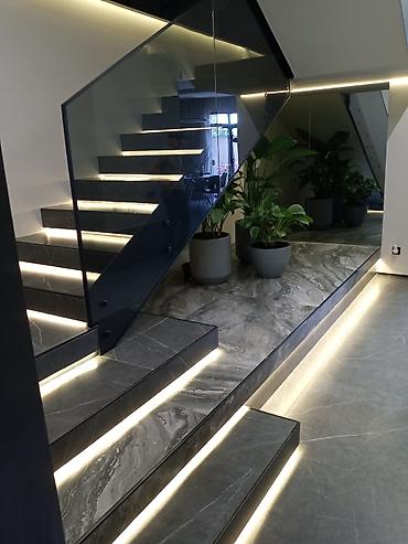 Обшивка лестниц: Перила и ограждения из каленного стекла. перила из стекла, любой — 17