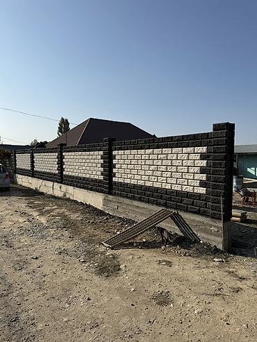 Другие строительные блоки: Бетонные блоки для забора/стены с декоративной облицовкой под «пиленый — 10