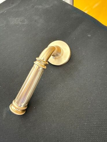 пуфики кованые: Эшиктин туткасы, Ички эшиктер үчүн, Метал, Орнотуусуз