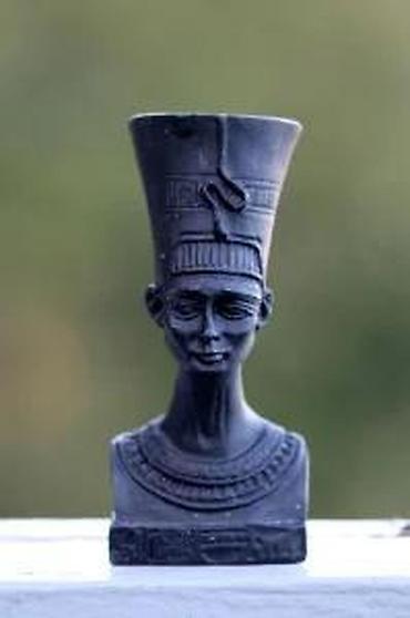 Stare vaze i dekor: Vintage Statua egipatske kraljice Nefertiti ✨ Cena za komad. ✨ — 10