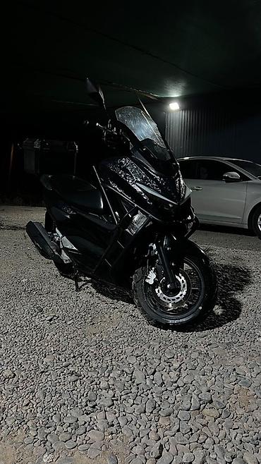 t max: Скутер-макси в черном цвете. Характеристики и оснащение: - Кузов — 2