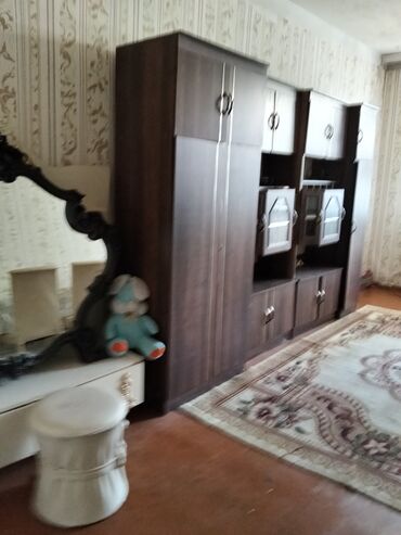 Köhnə tikili: 2 otaqlı mənzil – işıqlı zal və bağlı balkon - Plan: uzun, işıqlı — 5