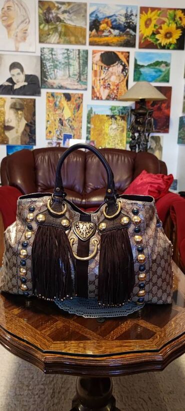 Torbe: Gucci. Fantastična.

Bez ikakvih nedostataka.
45cm x 28cm x 10cm — 2