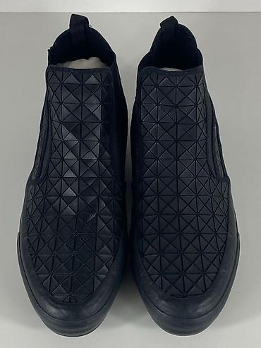 Спорттук бут кийим: Эти мужские кроссовки — модель Zara Man Rubber Texture Square/Diamond — 2