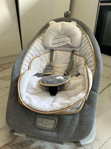 Korišćena ljuljaška za bebe na baterije. - Mekano, podstavljeno
