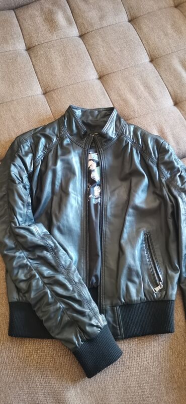 кожа куртка: Женская куртка M (EU 38), цвет - Черный
