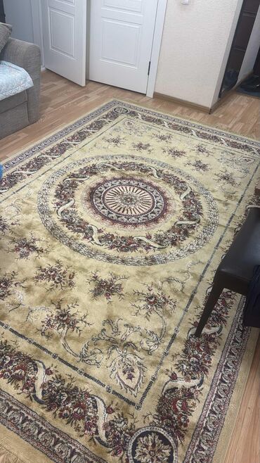 Ковры и паласы: Ковер Б/у — 4