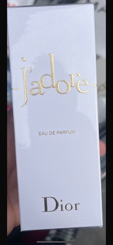 qadın cemperləri: Dior J'adore Eau de Parfum, 50 ml qablaşdırmada təqdim olunur. Bu ətir