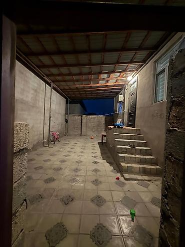goycay ev elanlari: Mətbəxlə 4 otaqlı mənzil. - Geniş zal, - 2 yataq otağı, - Mətbəx — 8
