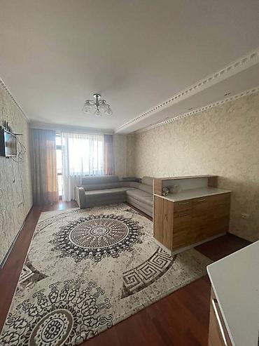 салон сатылат: Кеңселерди ижаралоо, 58 м², Бизнес борборунда, Тоолор көрүнүп турат — 7