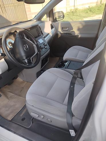 mini v: Toyota Sienna: 2020 г., Минивэн — 2
