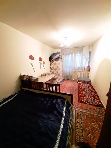 Продажа квартир - Лоджия застеклена - Бишкек: Хрущевка, 1 комната, 32 кв. м Неугловая квартира