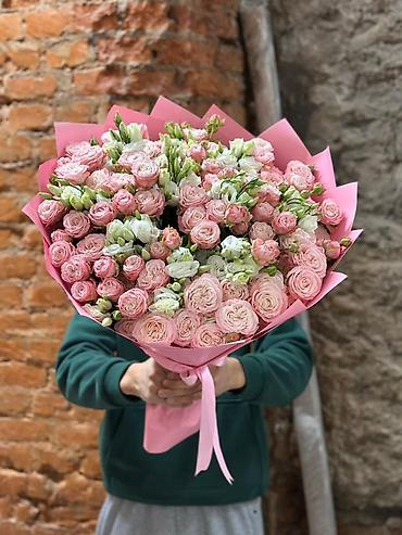 Букеты из живых цветов: - Профессиональная флористическая сборка и гармоничные цветовые — 17