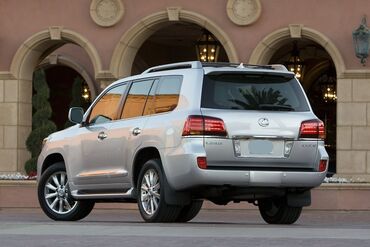 lexus lx 350: Продается задний бампер цвет серебро на Lexus LX г.