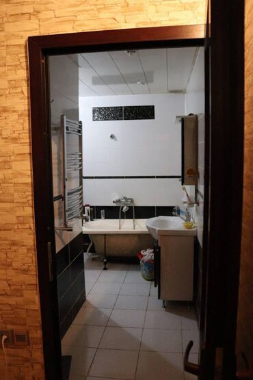 Yeni tikili: Bakıxanov qəs., 3 otaqlı, Yeni tikili, m. Qara Qarayev, 130 kv. m — 9