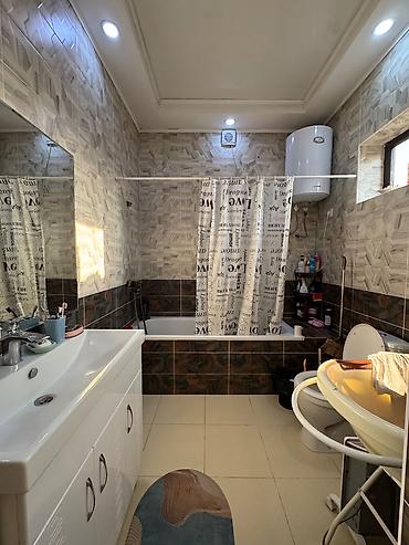 Продажа коттеджей и домов: 🏡 Продаётся 3-х комн.дом в Ак-Орго! 📍 Локация: ул. Бекет, всего в — 7