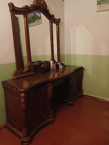Mebel: Klassik üslubda yataq otağı mebel dəsti - Massiv ağac görünüşlü tünd — 5