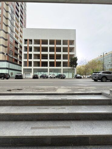 Ofislər: Azadliq və Nəsib Bəy Yusifbəyli keçələrinin kəsişməsində, yeni tikili -da lalafo.az — 10 Ofislər: Azadliq və Nəsib Bəy Yusifbəyli keçələrinin kəsişməsində, yeni tikili — 10