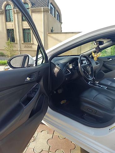 cruze led: Chevrolet Cruze Hatchback (ağ rəng) - Kuzov: 5 qapılı hatchback — 6