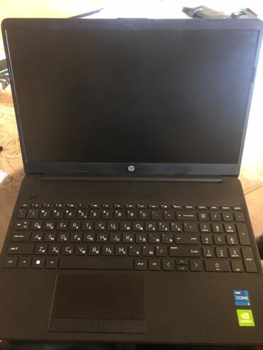 HP: HP 15.6 ", Intel Core i3, 256 GB