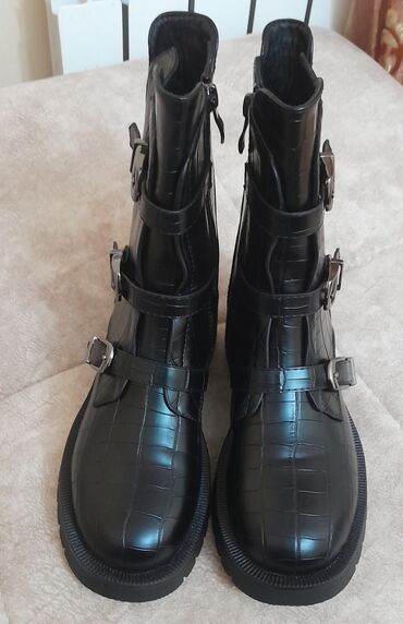 Çəkmələr: Qısaboğaz, Ölçü: 38, rəng - Qara, Yeni — 3