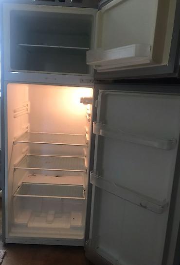 Soyuducular: Soyuducu tam işlək vəziyyətdə ev boşaldılır deyə satılır 250 azn — 2
