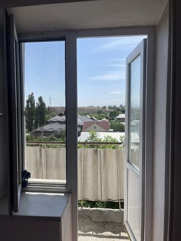 квартира с панорамными окнами: 3 комнаты, 63 м², Индивидуалка, 4 этаж, Старый ремонт