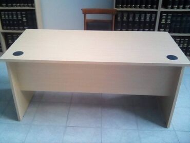 Πωλείται ξύλινο γραφείο σε εξαιρετική κατάσταση