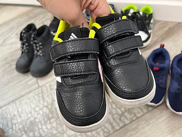 Детская обувь: Продаю!!! Детская обувь, б/у, но очень качественная и дорогая обувь ( — 7